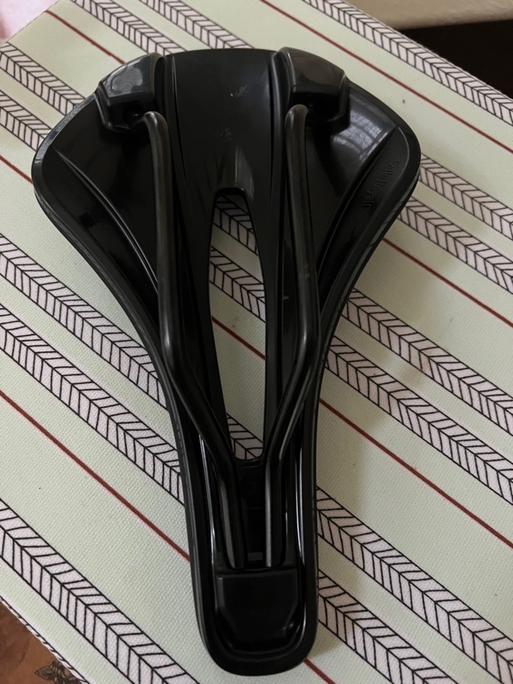 Selle Royal Black Bicycle Seat Comfort Groove STX - Picture 2 of 3
